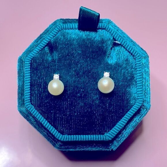 Jewelry - 💛 14k White Gold Plated Designer Faux Pearl & CZ Stud Earrings